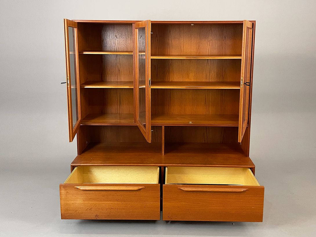 Foto Scandinavian Cupboard with Glass Doors, Berlin h152