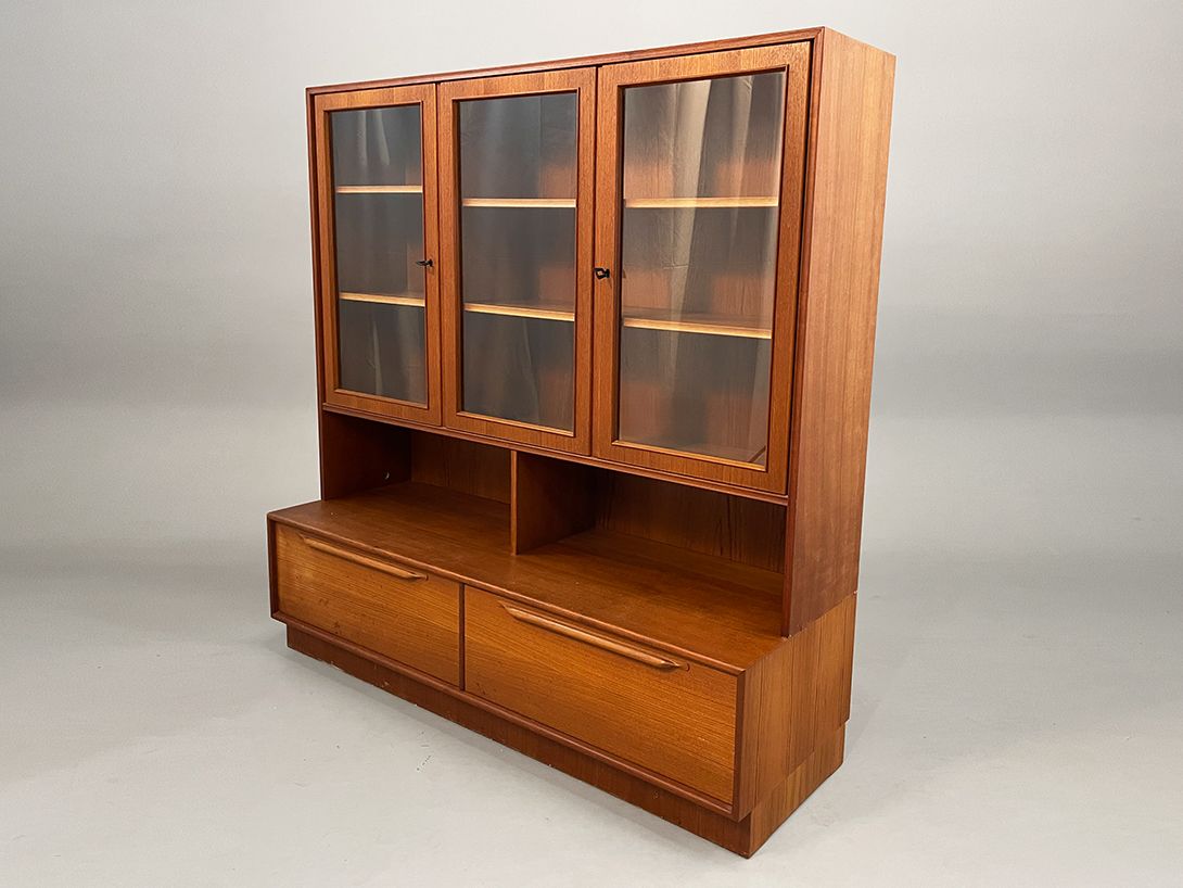 Foto Scandinavian Cupboard with Glass Doors, Berlin h152
