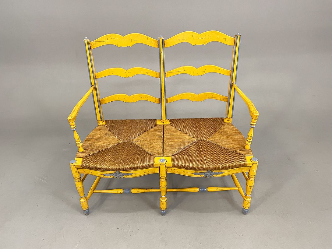 Foto Yellow Wooden Bench
