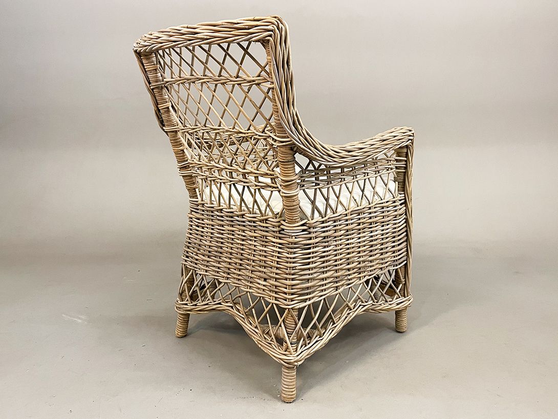 Foto Wicker Armchair with White Cushion