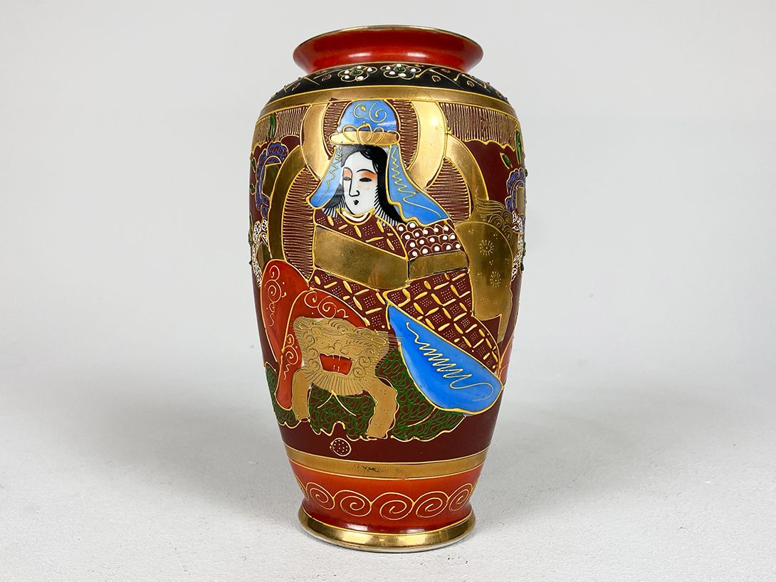 Foto Bright Colorful Vase East Asia