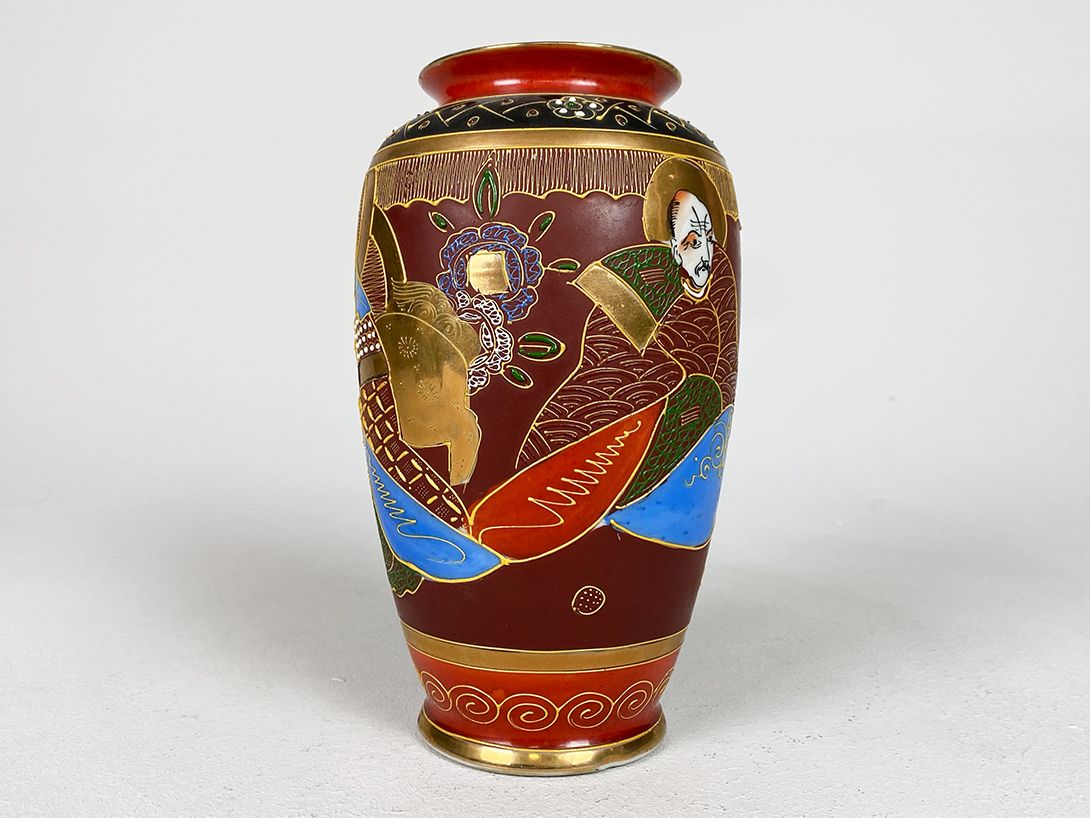 Foto Bright Colorful Vase East Asia
