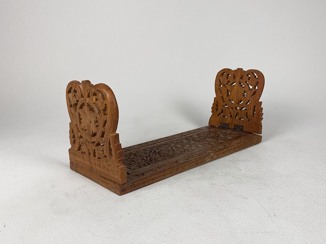 Foto Extendible Carved Wooden Bookends