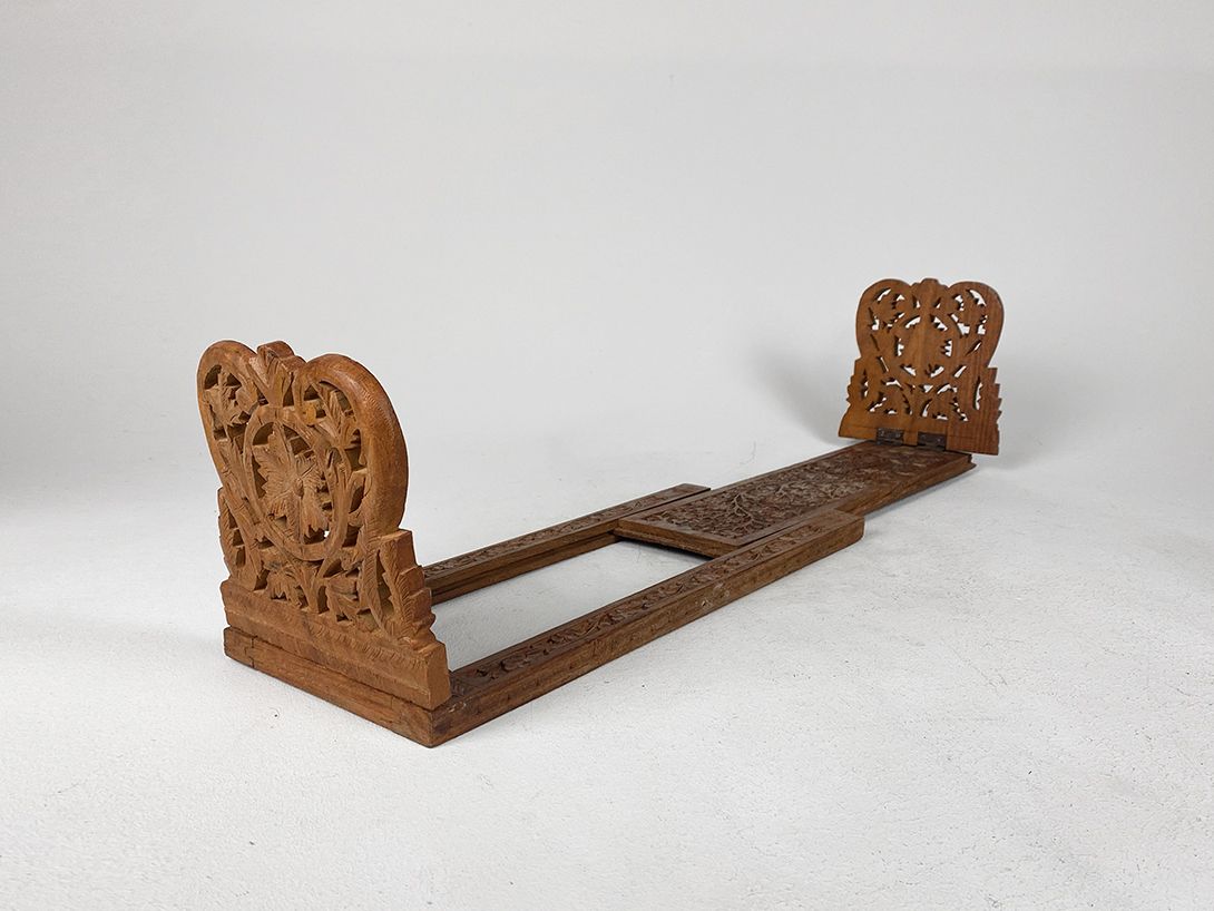Foto Extendible Carved Wooden Bookends