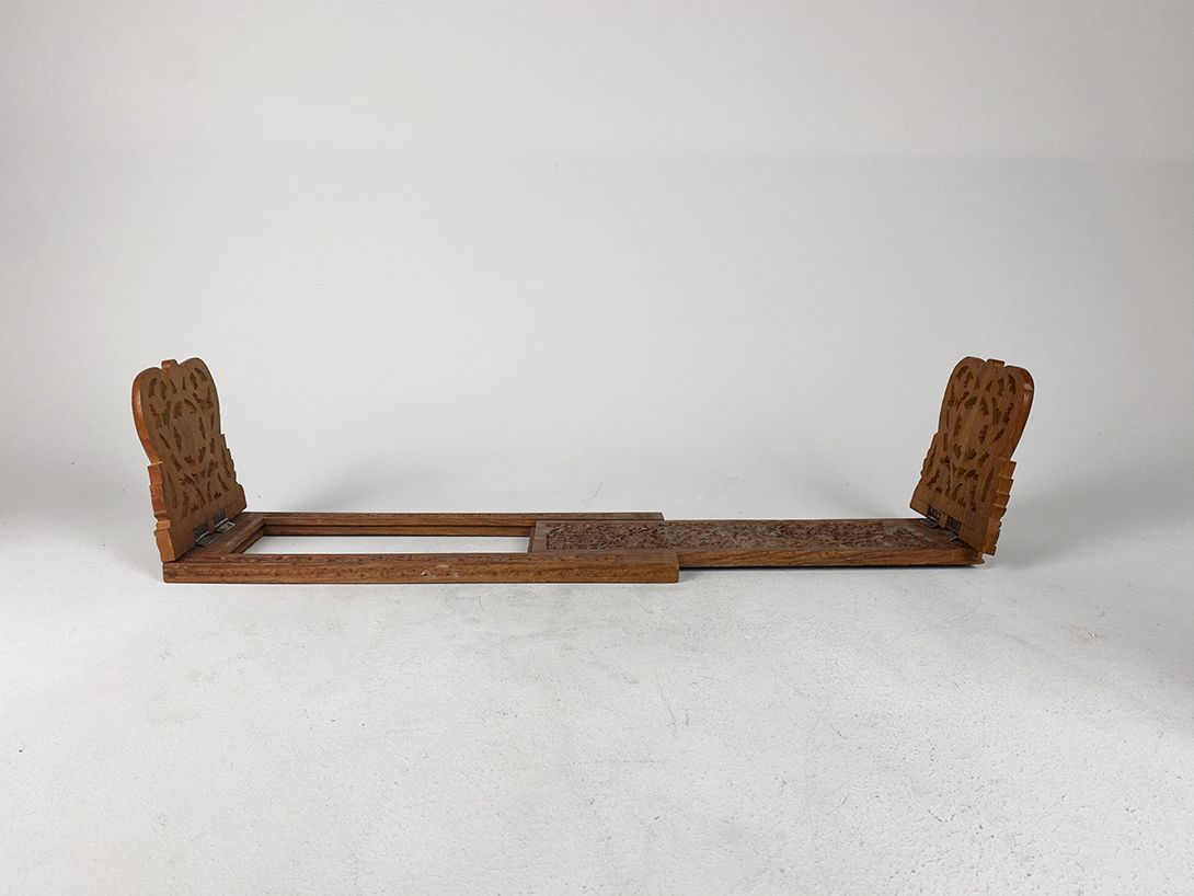 Foto Extendible Carved Wooden Bookends