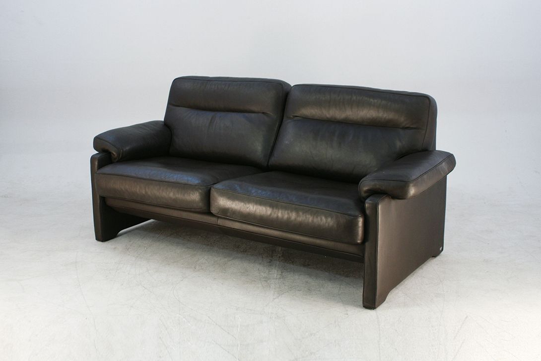 Foto Black Leather Two Seater Sofa