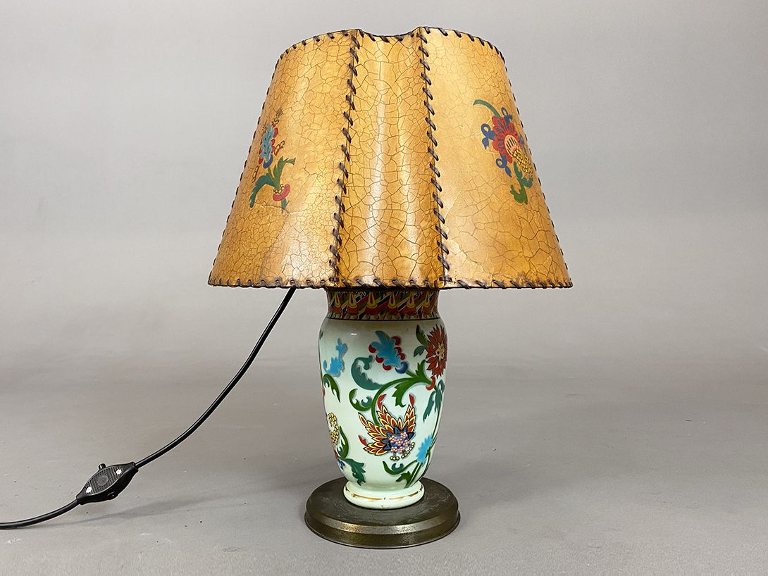 Foto Folkloric Porcelain Lamp with Leather Shade h50