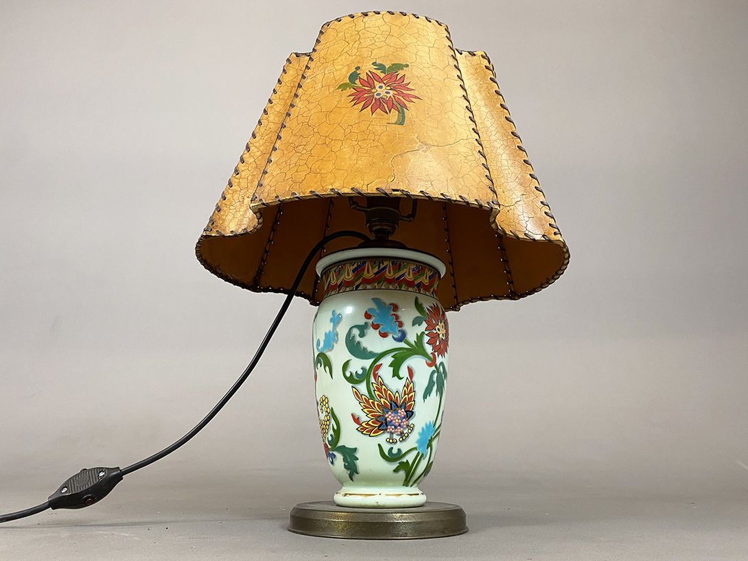 Foto Folkloric Porcelain Lamp with Leather Shade h50