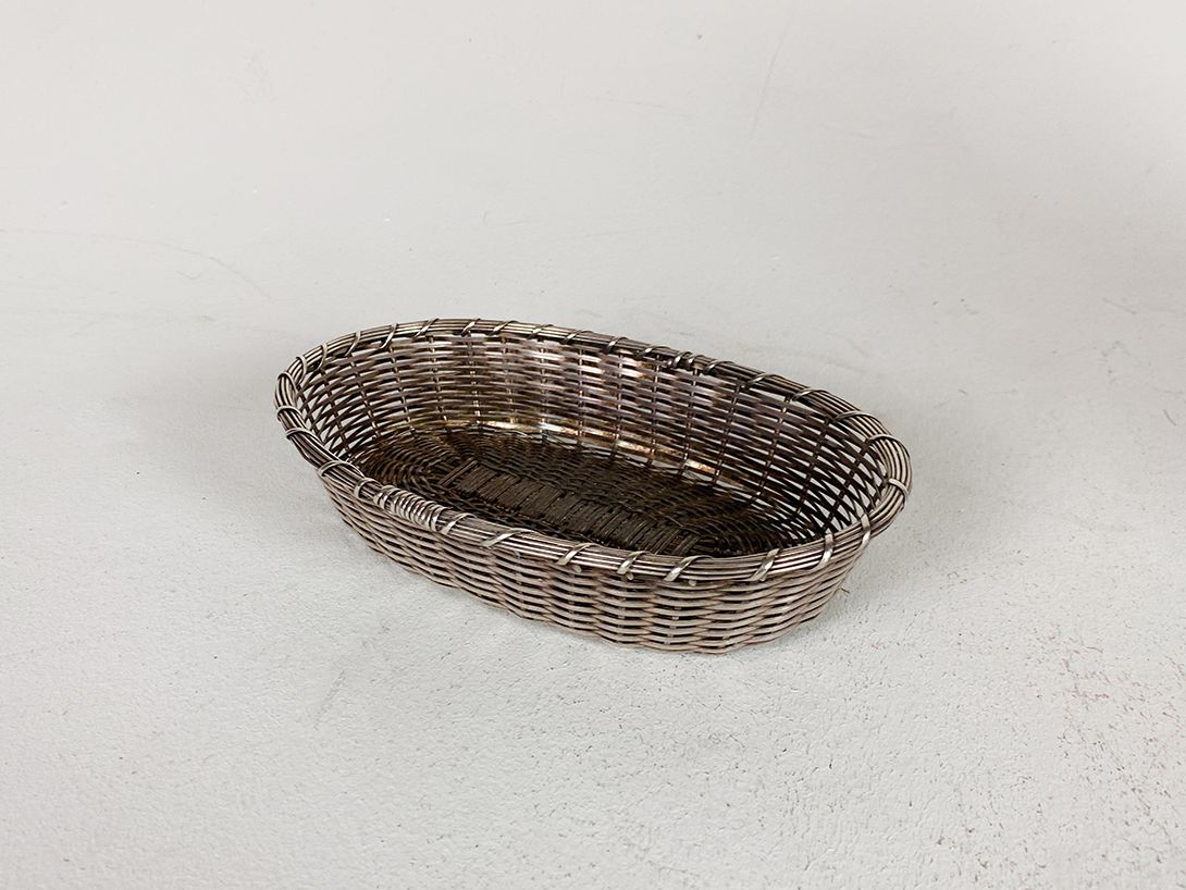 Foto Small Woven Metal Basket