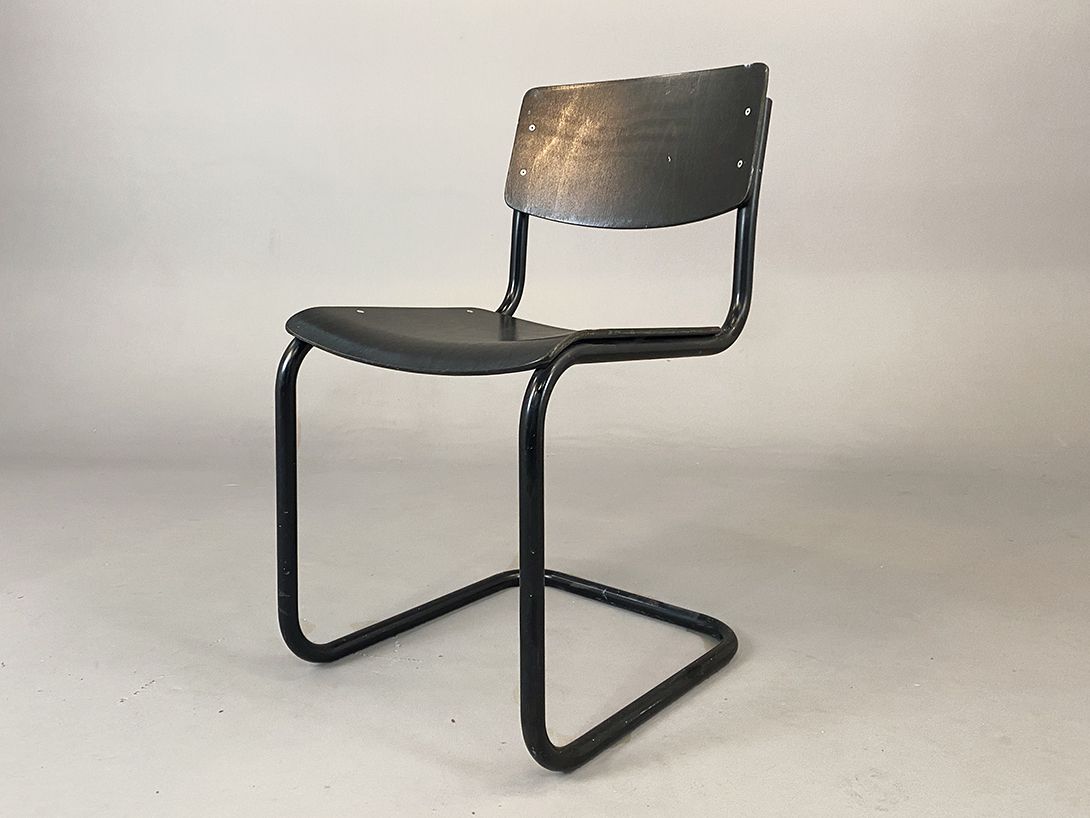 Foto Thonet Cantilever Chair Black Wood and Metal h81x42