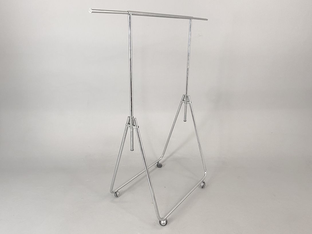 Foto Adjustable Chrome Wardrobe