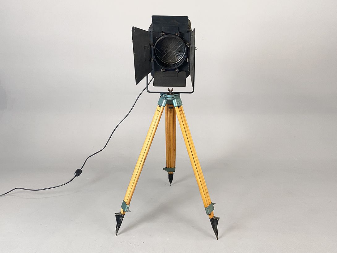 Foto Height Adjustable Industrial Tripod Lamp h215 A2