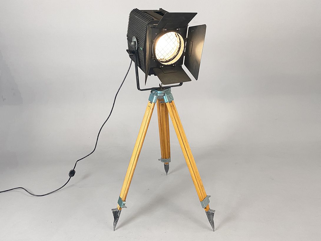 Foto Height Adjustable Industrial Tripod Lamp h215 A2