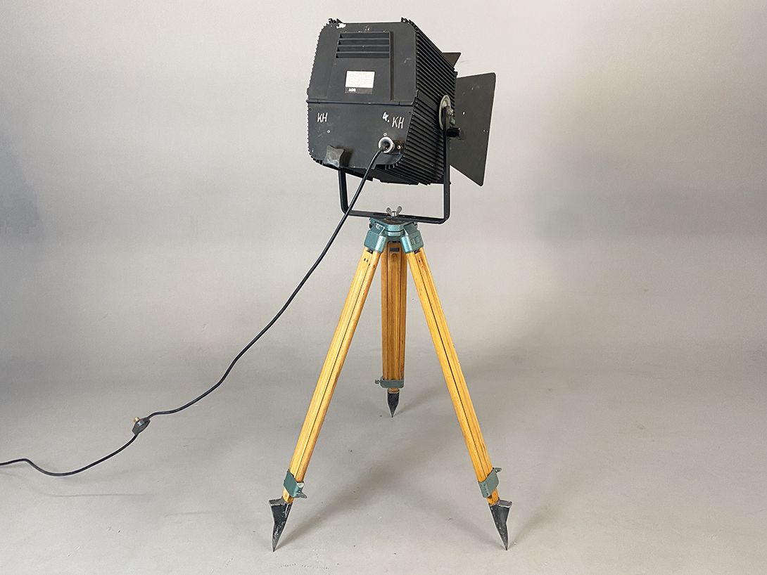 Foto Height Adjustable Industrial Tripod Lamp h215 A2