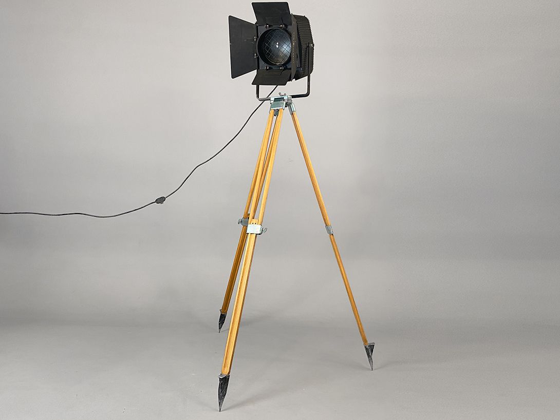 Foto Height Adjustable Industrial Tripod Lamp h215 A2