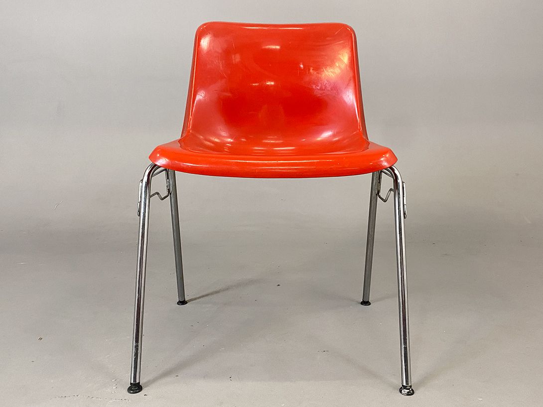 Foto Bright Red Stackable Chair