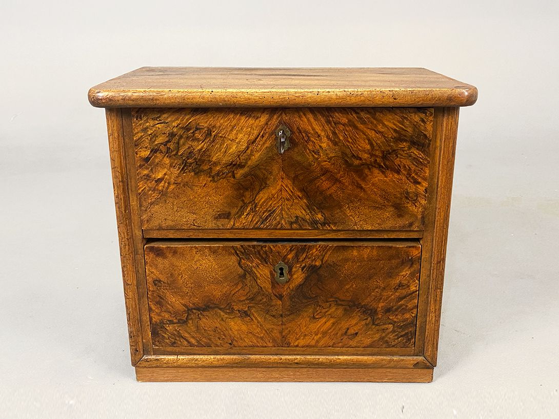 Foto Small Rustic Wooden Drawer h42x46x27