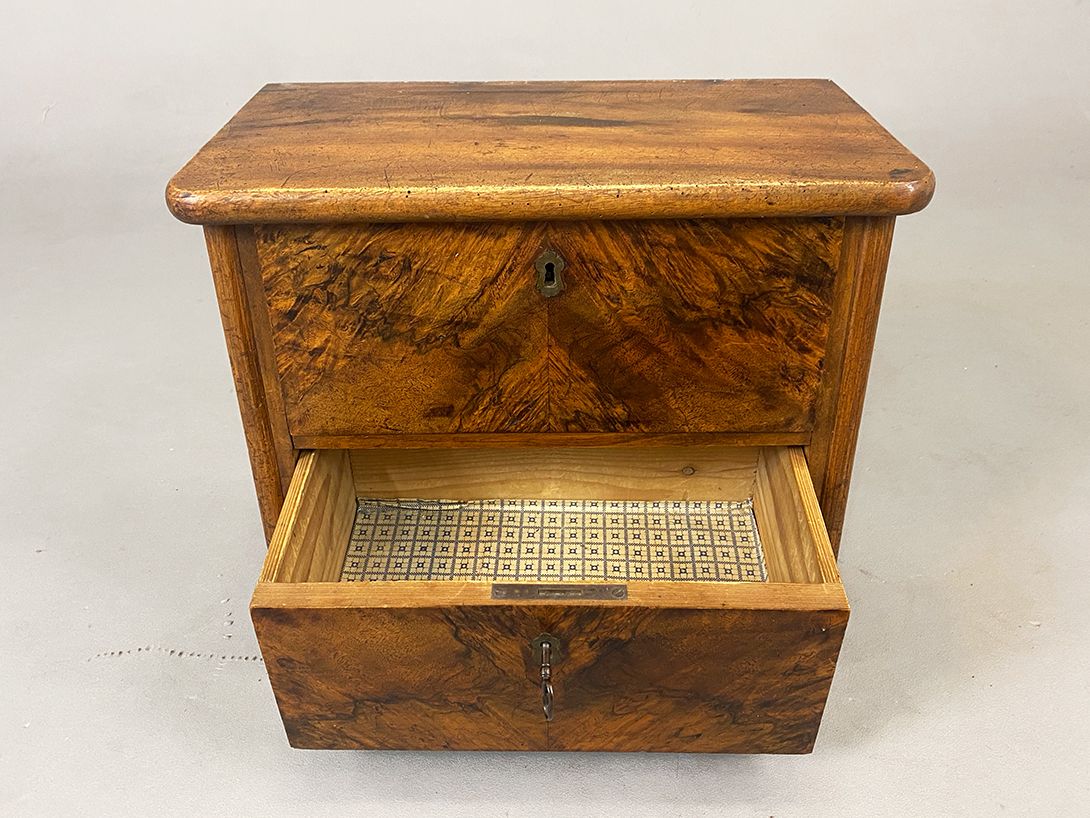 Foto Small Rustic Wooden Drawer h42x46x27
