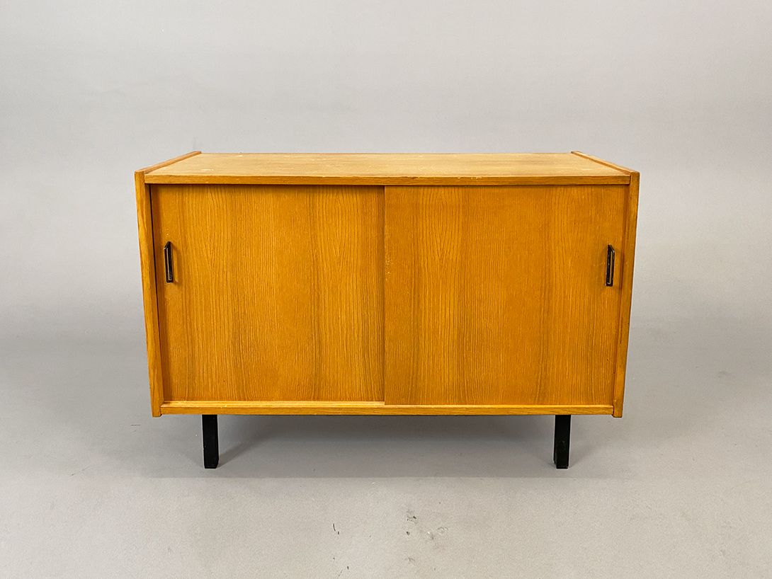 Foto Wooden Sideboard with Doors and Drawers w90