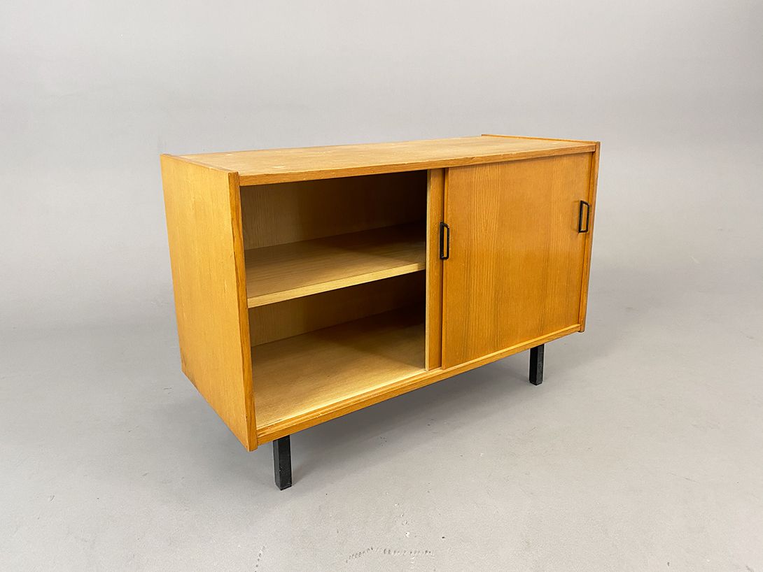 Foto Wooden Sideboard with Doors and Drawers w90