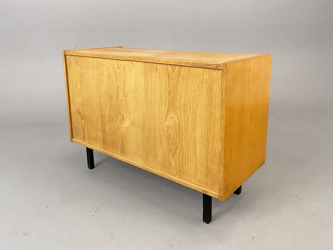 Foto Wooden Sideboard with Doors and Drawers w90