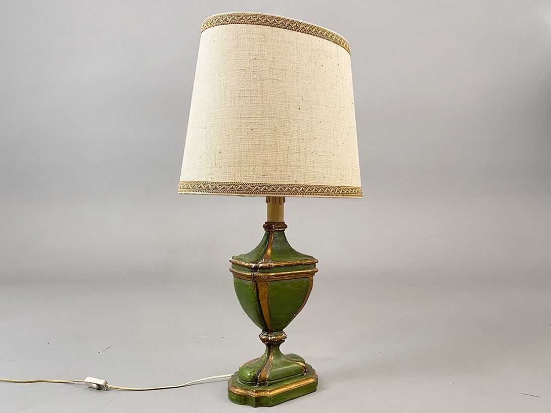 Foto Royal Green Wooden Table Lamp h89 F3