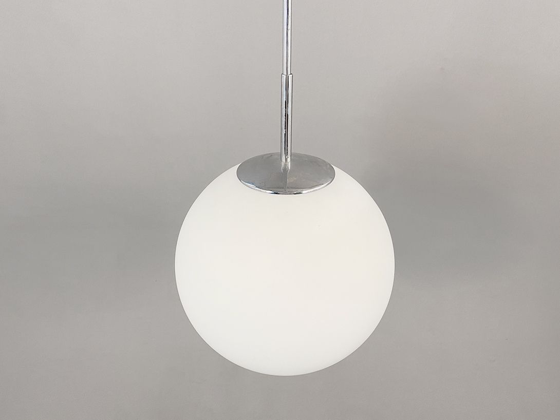 Foto White Pendant Lamp Ball with Long Chrome Neck ø45