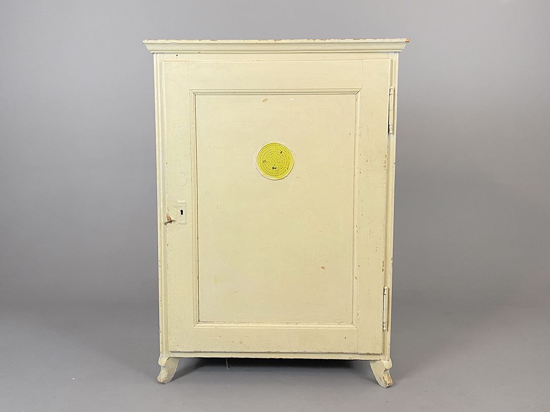 Foto Rustic Beige Wooden Kitchen Cabinet with Ventilation h120x45x87