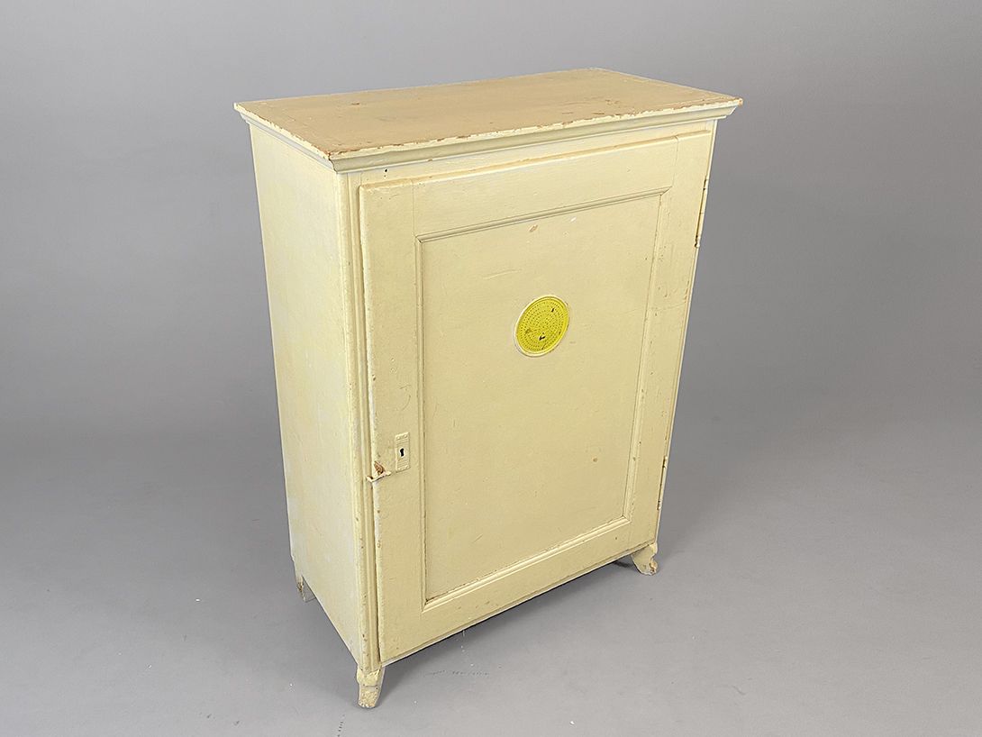 Foto Rustic Beige Wooden Kitchen Cabinet with Ventilation h120x45x87