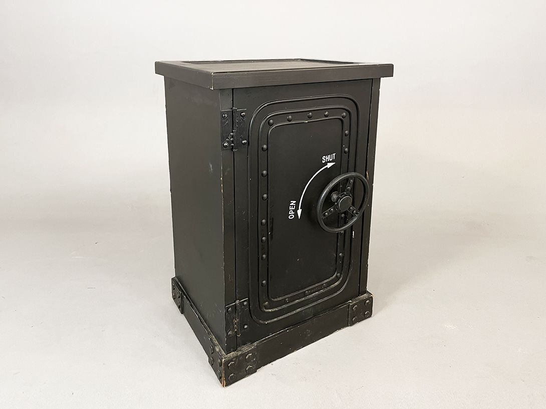 Foto Black Wooden Safe h77x53x42