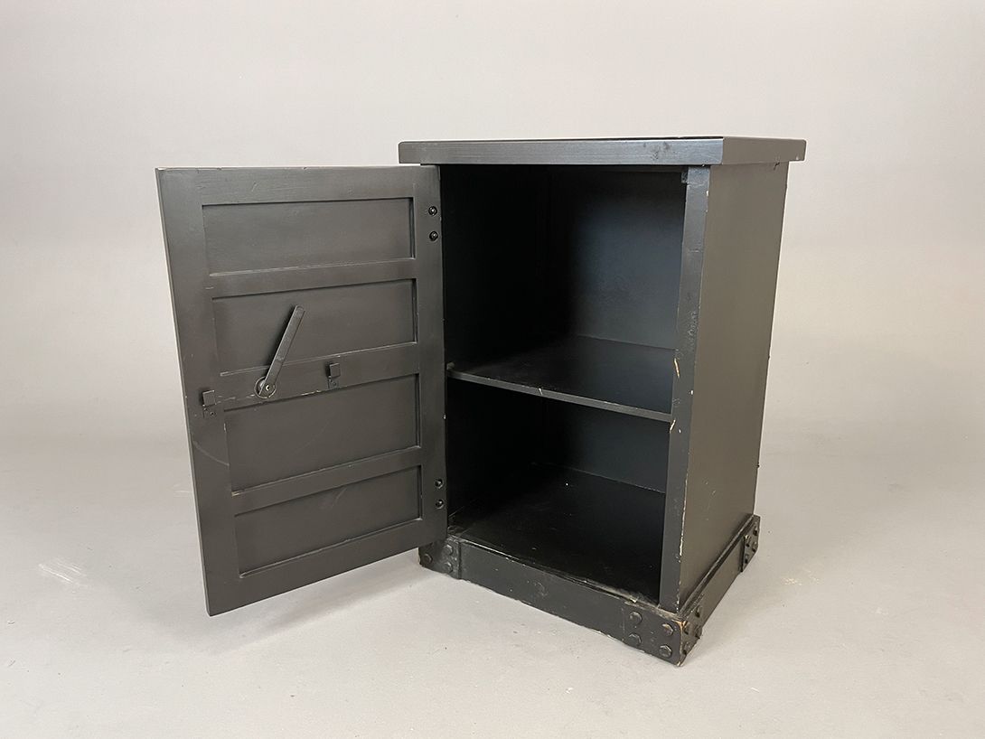 Foto Black Wooden Safe h77x53x42