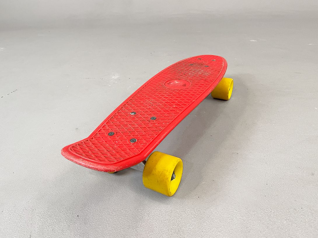 Foto Red Penny Skateboard on Yellow Wheels