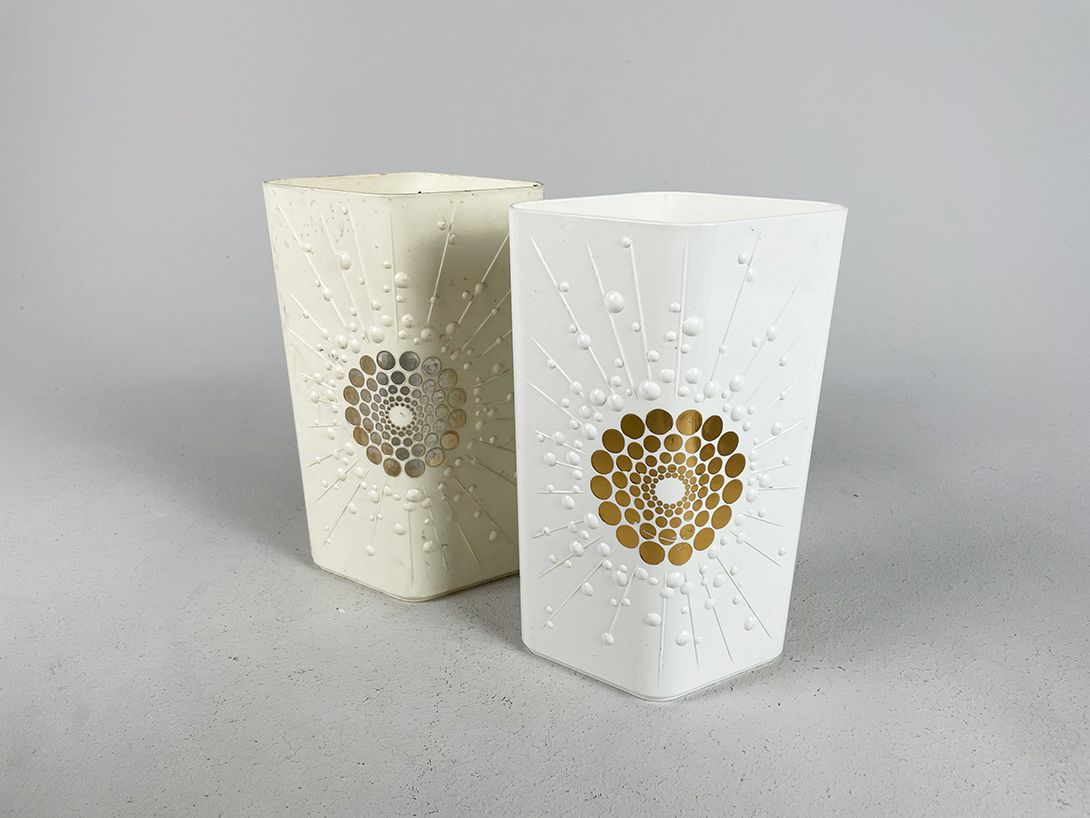Foto Plastic Vase with golden Detail h22