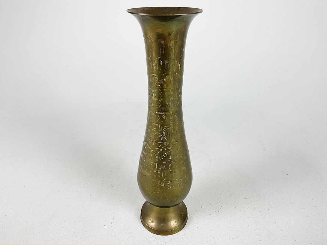 Foto Oriental Engraved Metal Vase h30