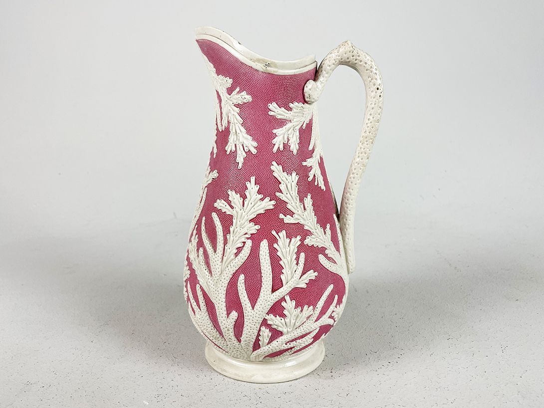 Foto Antique Pink Porcelain Jug with Corals h24