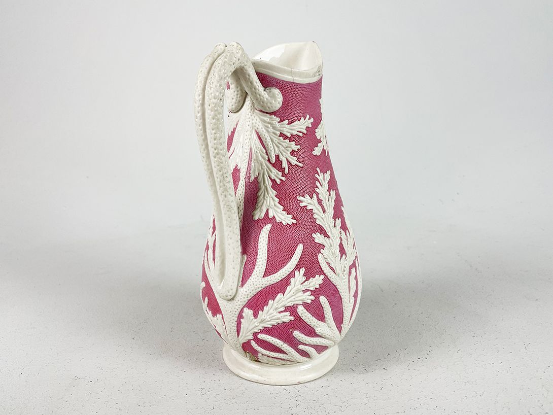 Foto Antique Pink Porcelain Jug with Corals h24