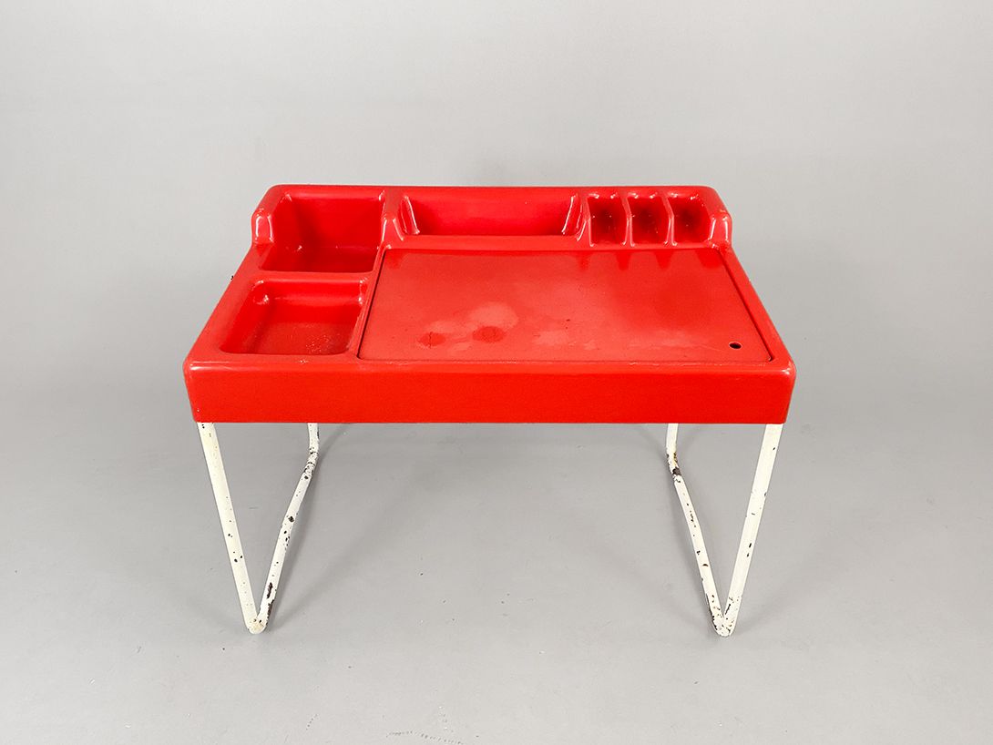 Foto Italian Space Age Red Plastic Desk 1970 h78x64x100