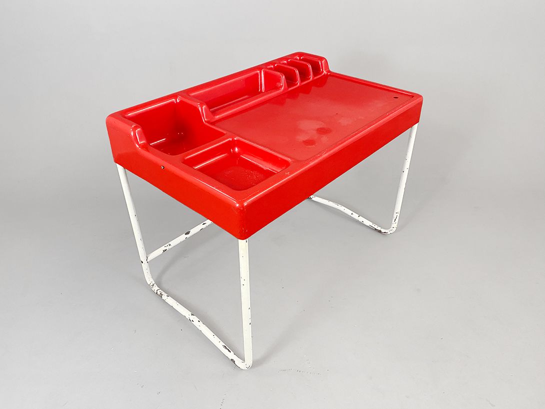 Foto Italian Space Age Red Plastic Desk 1970 h78x64x100