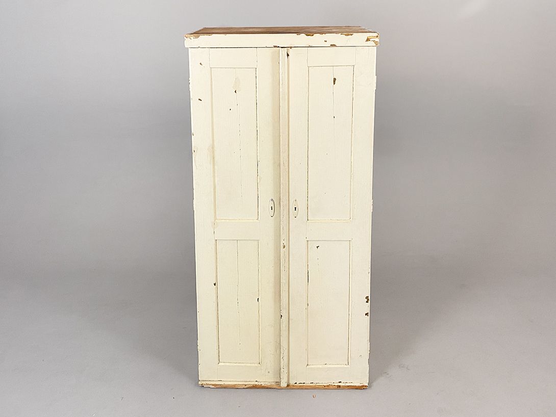 Foto Shabby Chic White Wooden Cabinet