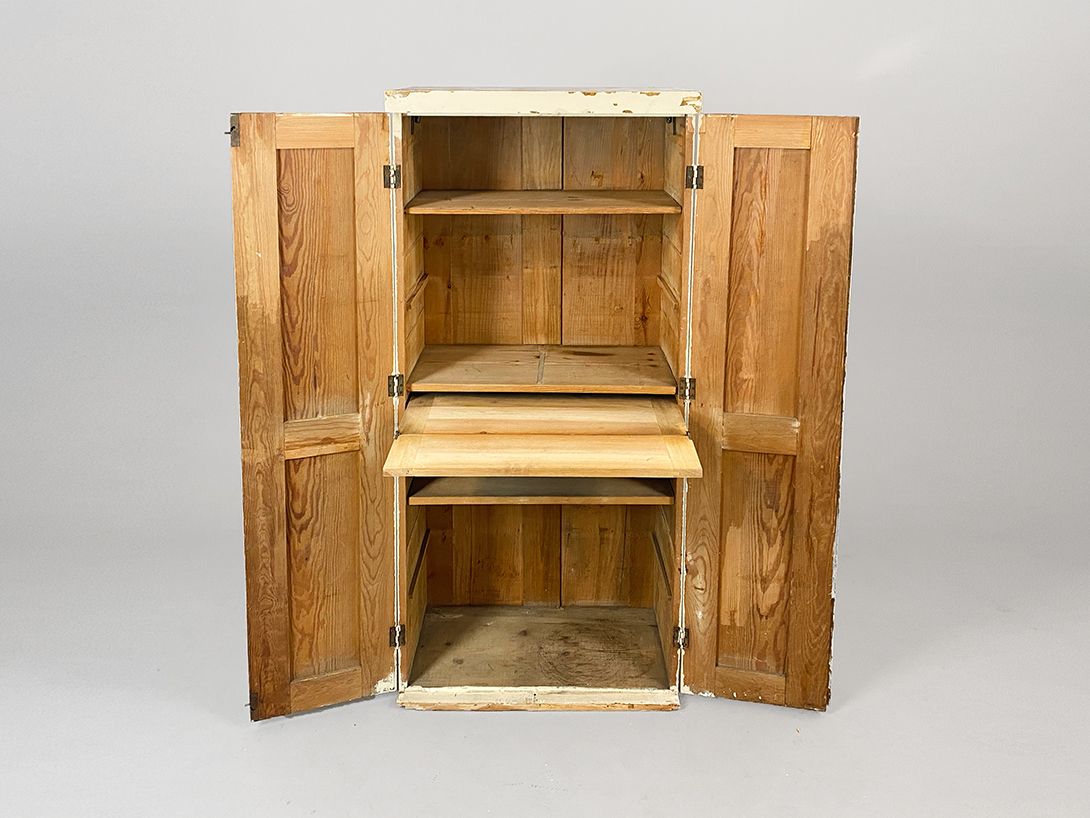 Foto Shabby Chic White Wooden Cabinet