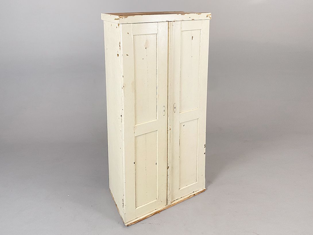 Foto Shabby Chic White Wooden Cabinet