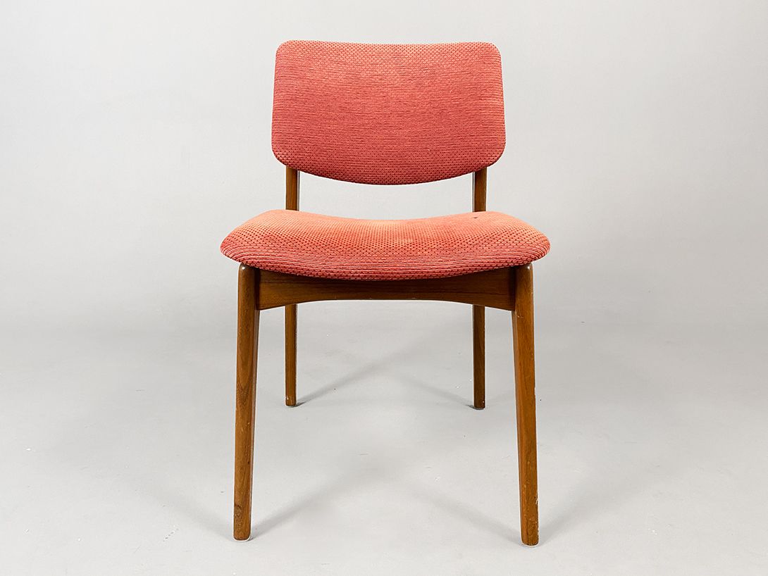 Foto Danish Red Upholstered Teak Chair