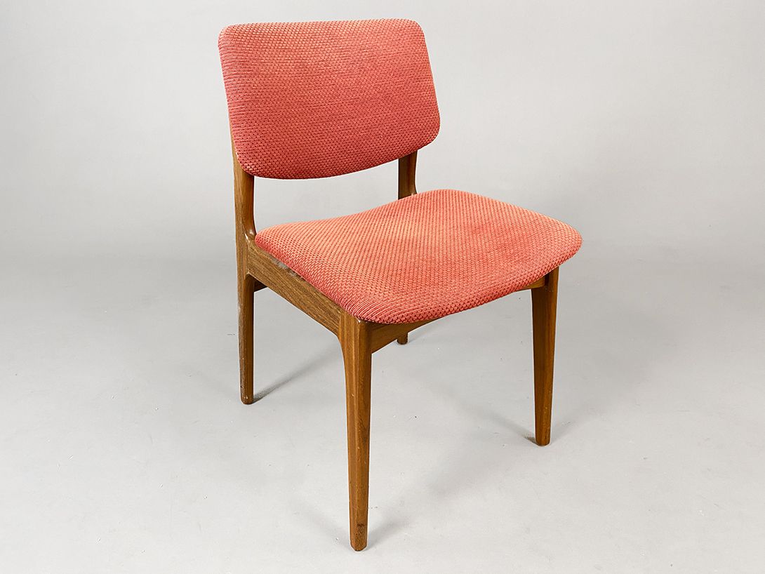 Foto Danish Red Upholstered Teak Chair