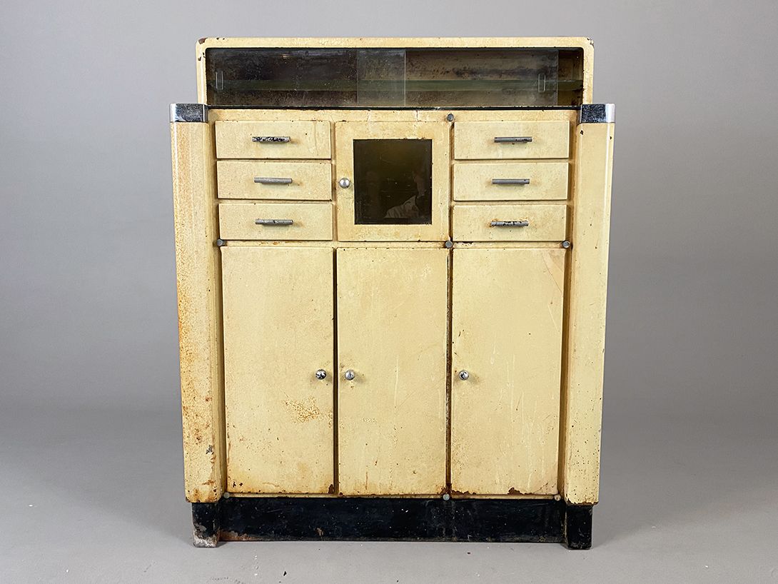 Foto Rustic Metal Cabinet
