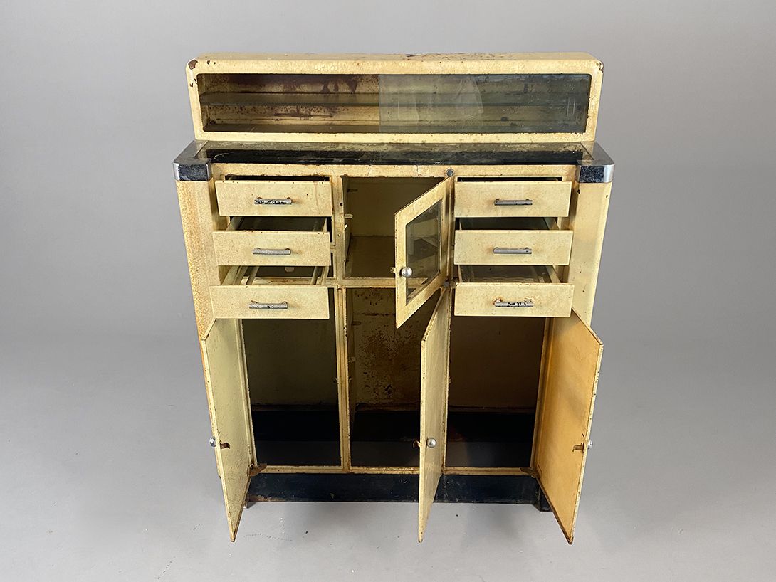 Foto Rustic Metal Cabinet