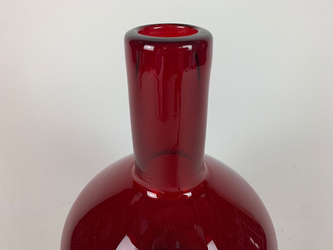 Foto Massive Red Glass Bottle Vase  h34