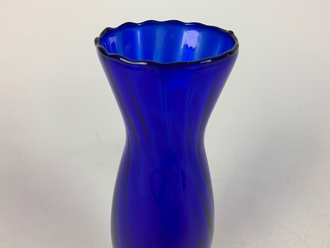 Foto Delicate Deep Blue Murano Glass Vase h26