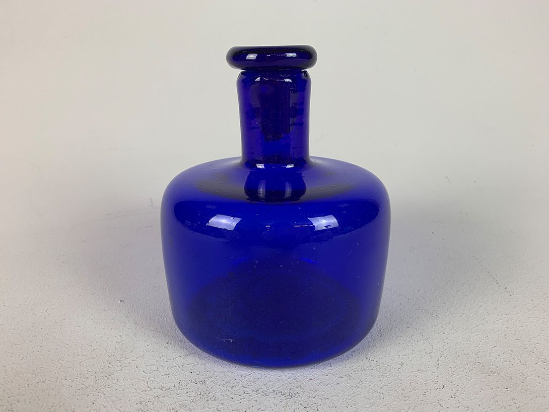 Foto Big Blue Glass Bottle h20