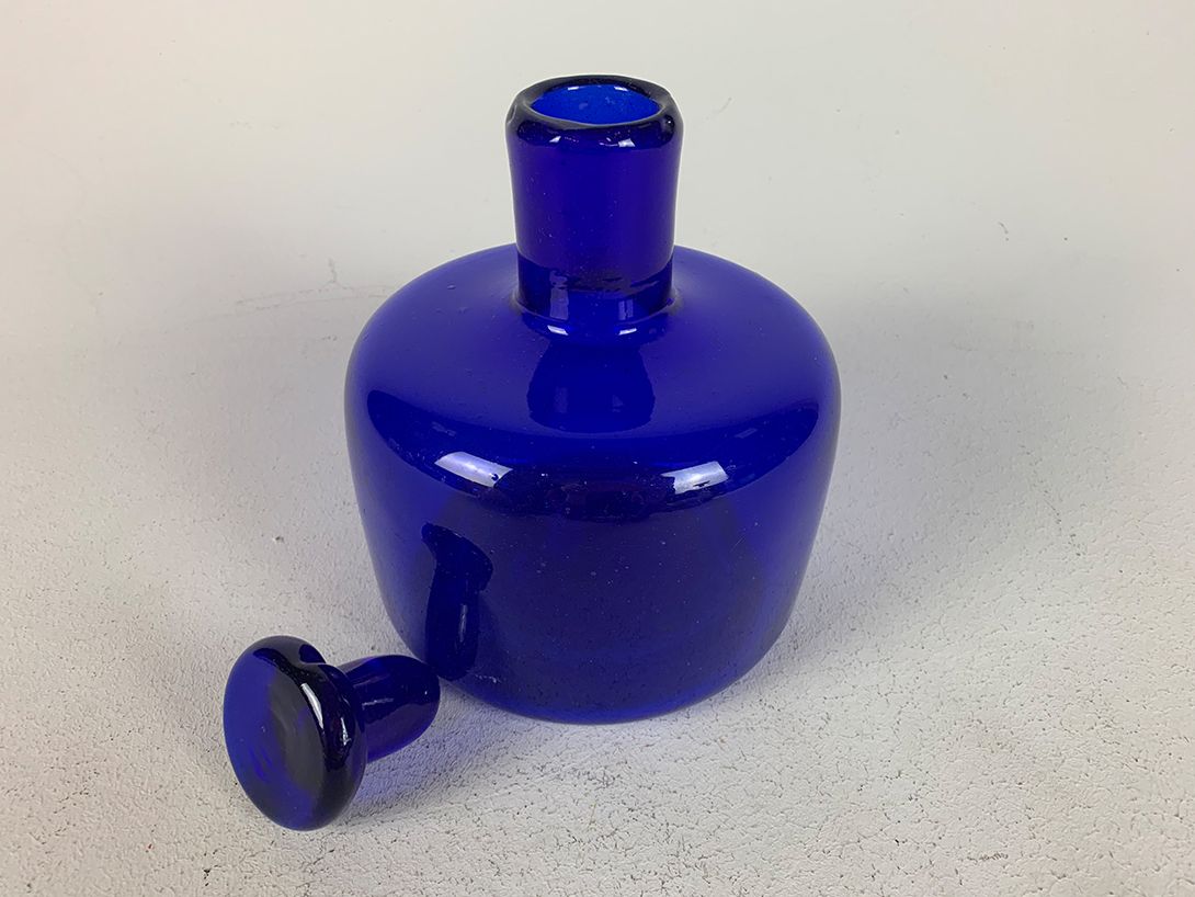 Foto Big Blue Glass Bottle h20