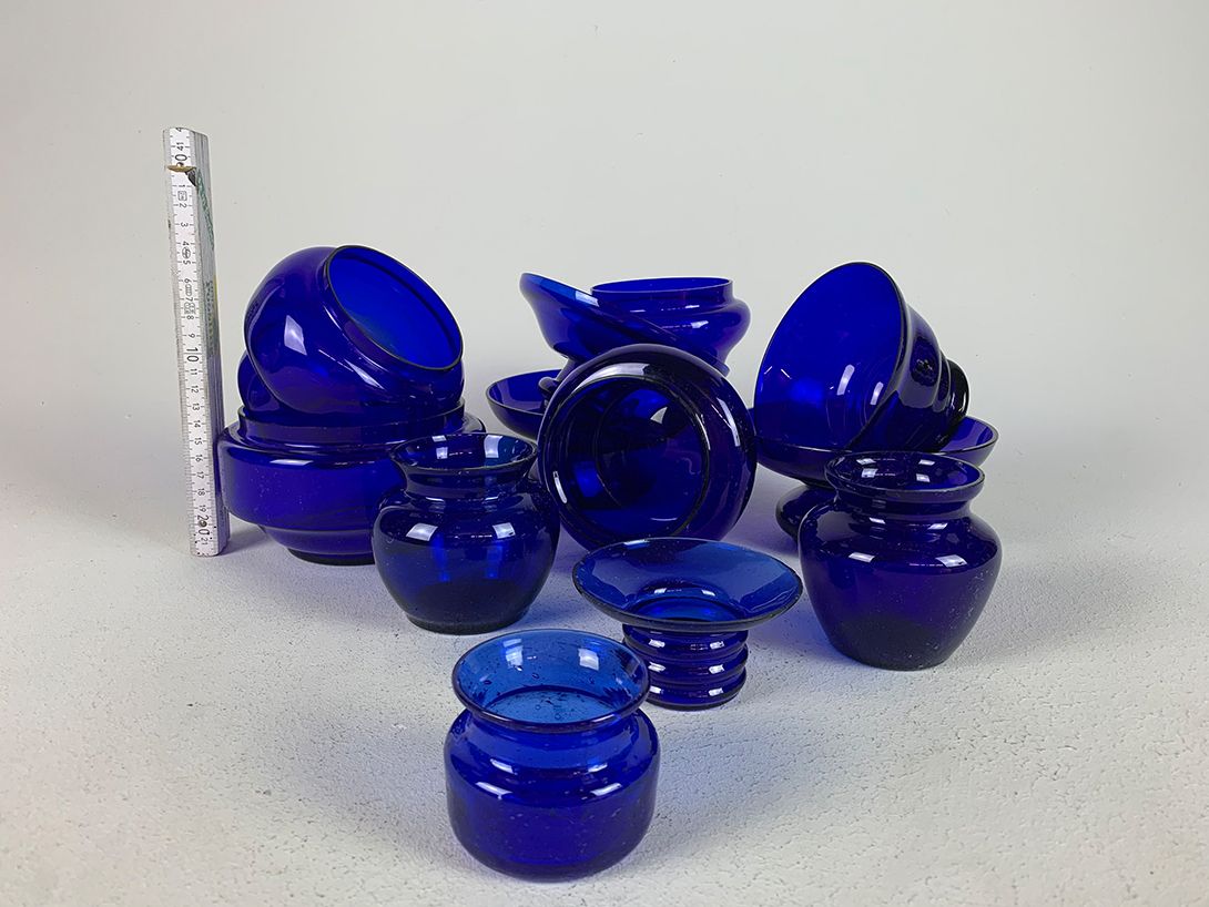 Foto Blue Glass Bowls Different Shapes and Sizes